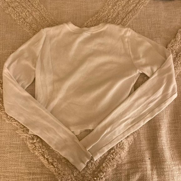 Aritzia long sleevee - Picture 4 of 4